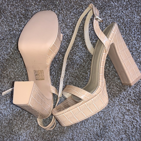 Nude Block Heel- PrettyLittleThing SIZE 9 - Picture 1 of 3